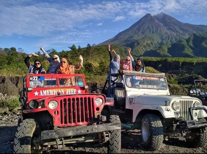 Antrian jeep wisata di kawasan Kaliurang Sleman DIY selama liburan Paskah 2021. Foto: MP/Teresa Ika