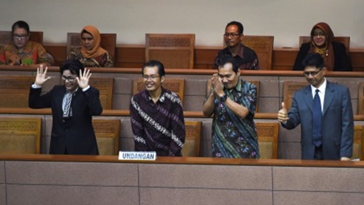 Alexander Marwata dan pimpinan lainnya. (ANTARA FOTO/Hafidz Mubarak A)