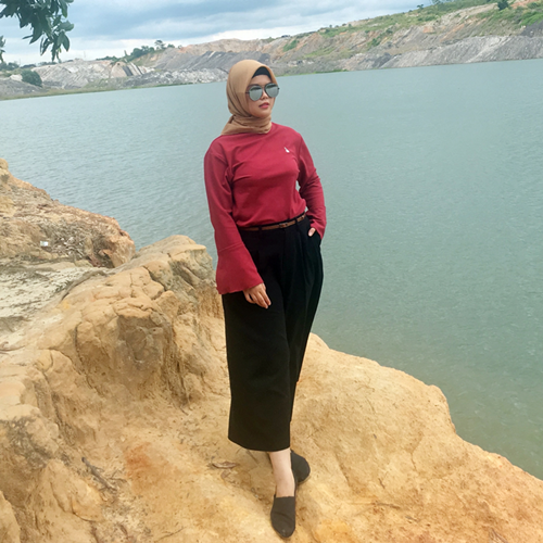 Busana casual sangat cocok untuk jalan-jalan. (istyle.id) 