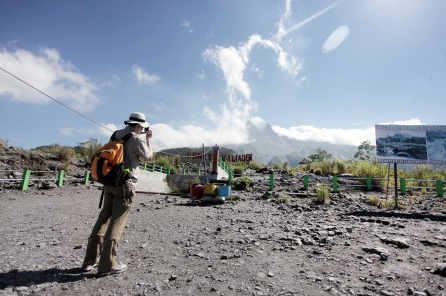 Merapi Semburkan Magma, Sultan Imbau Warga Kemasi Barang Berharga