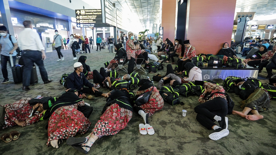 Ribuan Jamaah Umrah Gagal Berangkat Ke Arab Saudi
