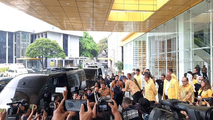 Airlangga Hartarto Sambut Surya Paloh di Kantor Golkar
