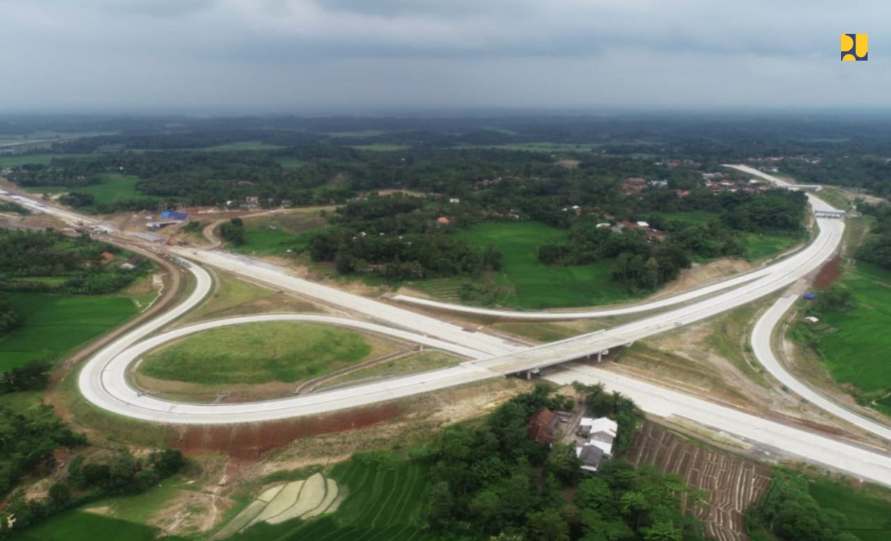 Pembangunan jalan tol. (Foto: Antara)