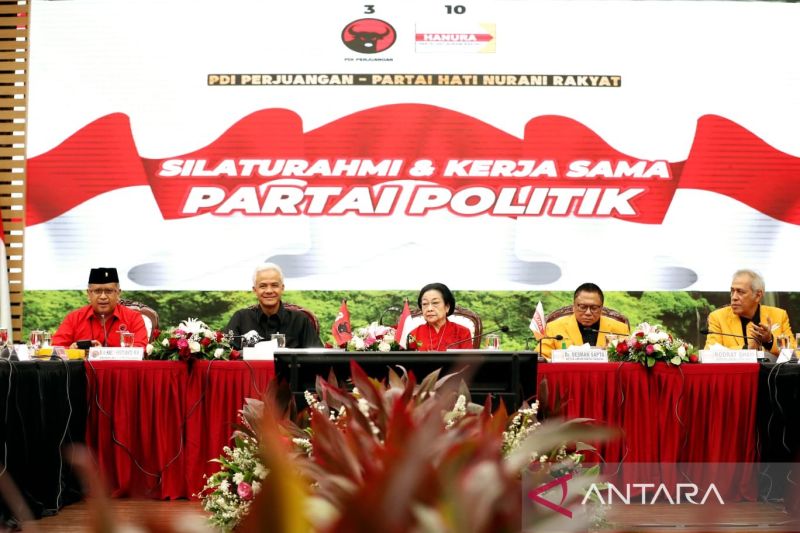 Lewat Pantun, Hasto Sebut PDIP-Hanura Satukan Tekad Menangkan Ganjar