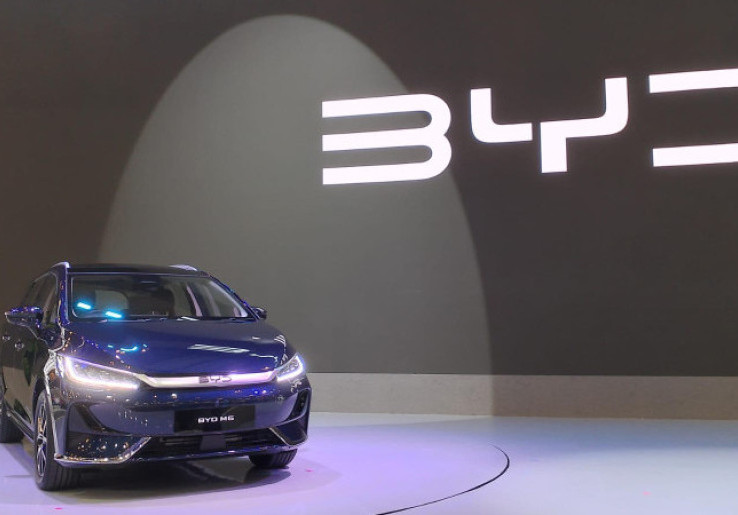Mobil Listrik BYD Seruduk Pemotor Bekasi Sampai Tewas di Tempat