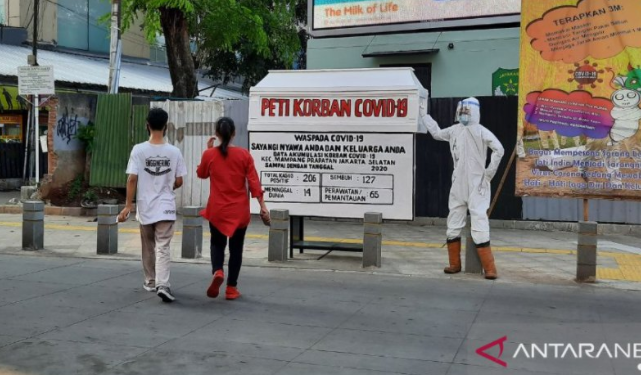 Bukannya Bikin Takut, Peti Mati Sosialisasi Bahaya COVID-19 Malah jadi Objek Swafoto