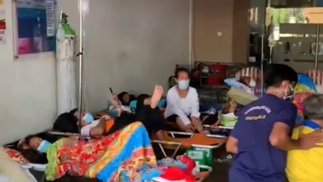 Viral, Video Pasien COVID-19 Membludak di Halaman RSUD Dr Moewardi Solo