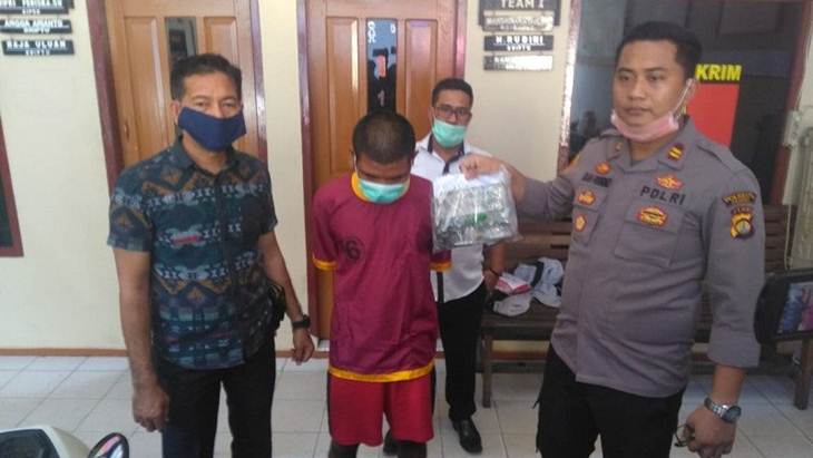 Napi asimilasi COVID-19 kembali ditangkap anggota Polsek Jelutung karena kasus mencurian pemberatan.(ANTARA/Nanang Mairiadi)