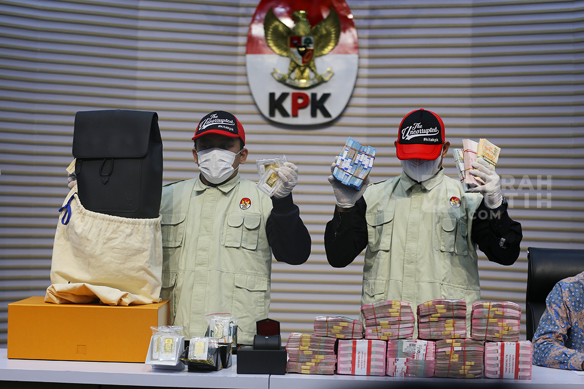 KPK Pamerkan Barang Bukti OTT Suap Impor Bea Cukai, Sita Logam Mulia 5,3 Kg