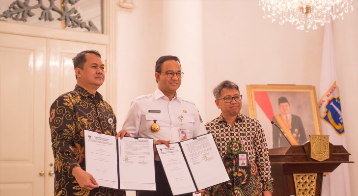 Gubernur DKI Jakarta Anies Baswedan (tengah). Foto: Twitter/@mrtjakarta