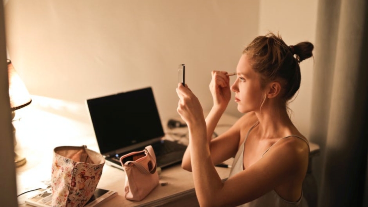 3 Produk Makeup untuk Tampil Lebih Fresh Selama WFH