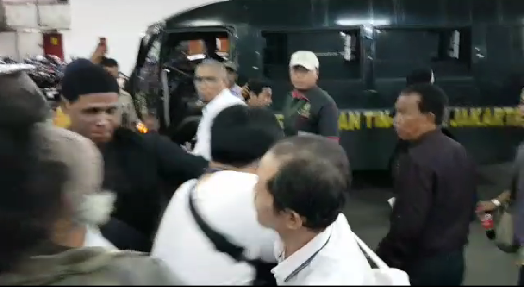 Sebelum Divonis, Hercules Pukuli Wartawan