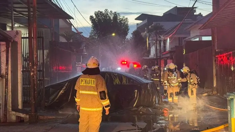 Diduga Baterai Bocor karena Tak Dipakai Berhari-hari, Mobil BYD Seal Terbakar di Palmerah