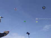 Layang-Layang Warna-Warni Hiasi Langit Tanjung Lesung