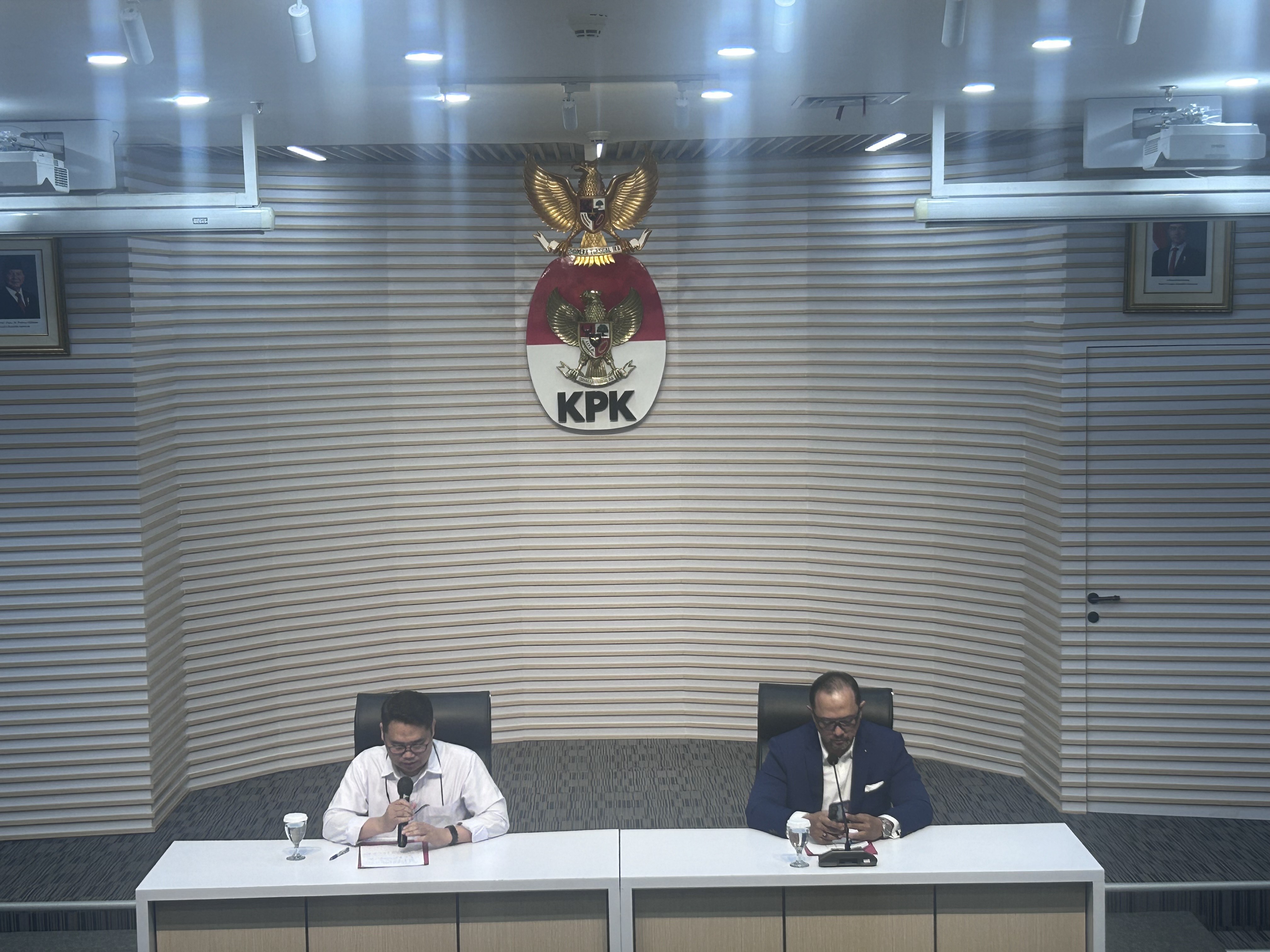 KPK Tahan Eks Bos Taspen Antonius Kosasih