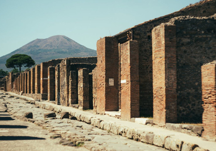 Arkeolog Temukan Bukti Penyintas Letusan Gunung Vesuvius Kembali Tinggal di Reruntuhan Pompeii