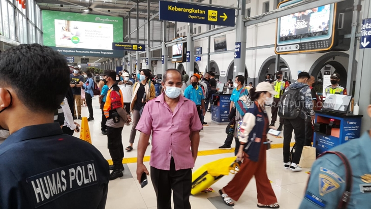 24.000 Pemudik Berangkat dari Stasiun Pasar Senen pada H-5 Lebaran