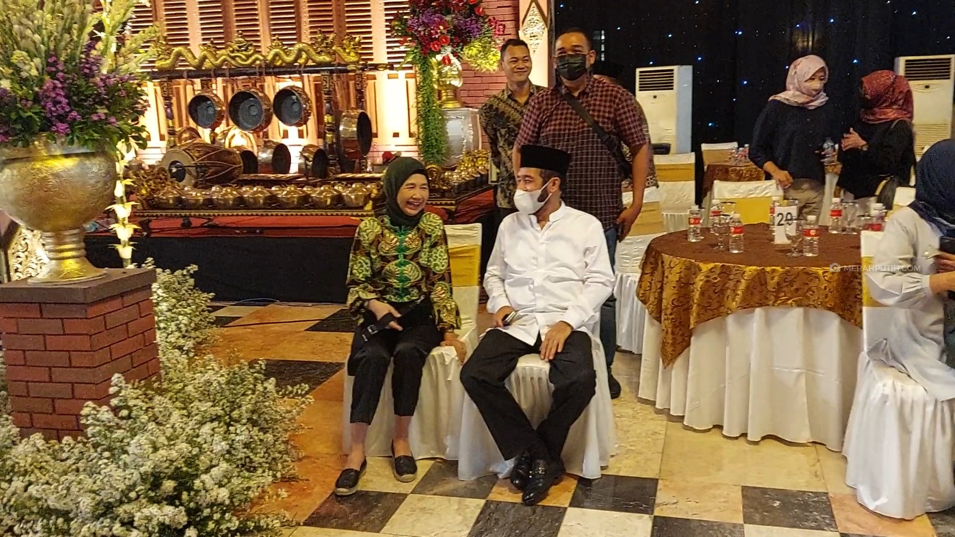 Kedekatan Ketua MK dan Adik Jokowi saat Gladi Bersih Panampi Pasrah