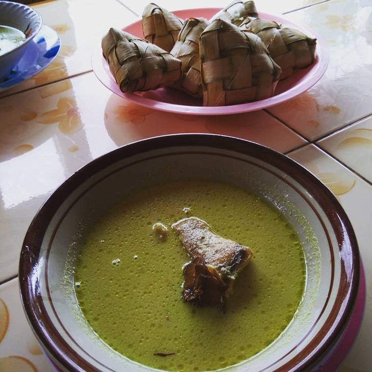 Uta dada dengan ketupat. (Foto: instagram.com/piyopikavet)