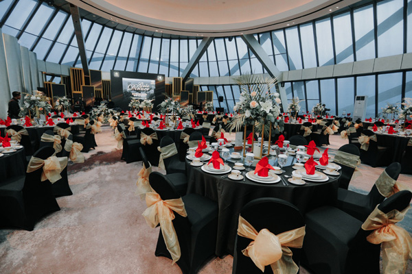 Sky Ballroom JHL Solitaire