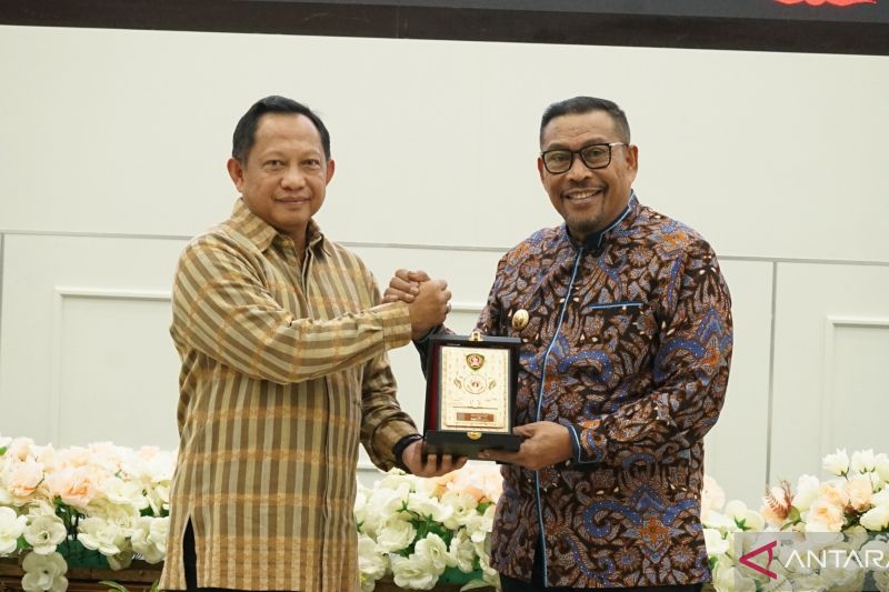 Jokowi Tunjuk Tito Plt Menko Polhukam