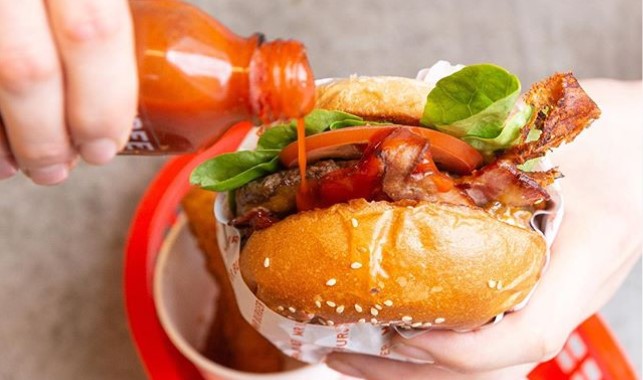 Mr Burger juga pernah membuat penawaran yang mirip (Foto: Instagram/@mrburgertruck)