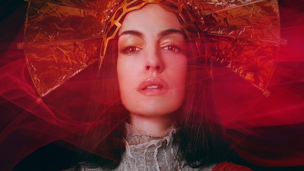 Film 'Mother Mary' Siap Tayang di Indonesia 24 April 2026, Anne Hathaway Tampil Jadi Bintang Pop
