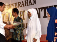 Presiden Jokowi Bagikan 5.500 Sertifikat Tanah kepada Masyarakat di Sukabumi