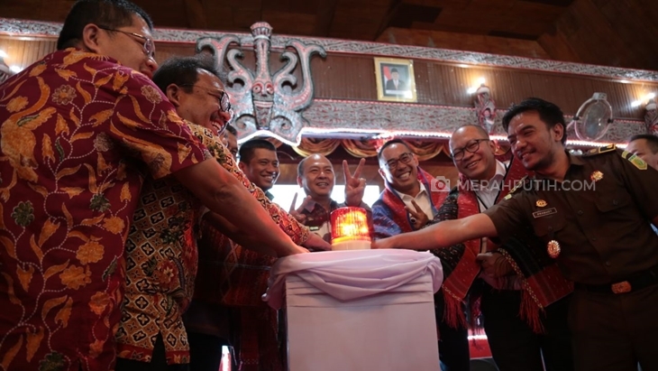Lisdes, Kado Natal PLN untuk Warga Desa