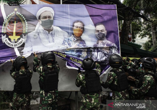 Pengamat Nilai Pencopotan Baliho Rizieq Bukti Negara Hadir Melindungi Rakyat
