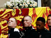 Tamu Pemakaman Ratu Elizabeth II Tampil Sendu dan Sederhana