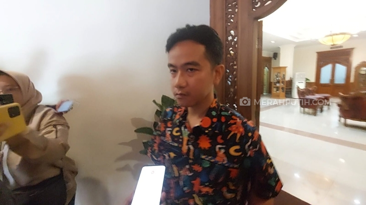 Cawapres Prabowo Dideklarasikan Sabtu, Gibran Mendadak Terbang ke Jakarta