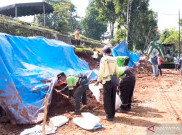 Cuaca Eksrem Bikin 12 Jenazah Terdampak Robohnya Pembatas TPU Jeruk Purut