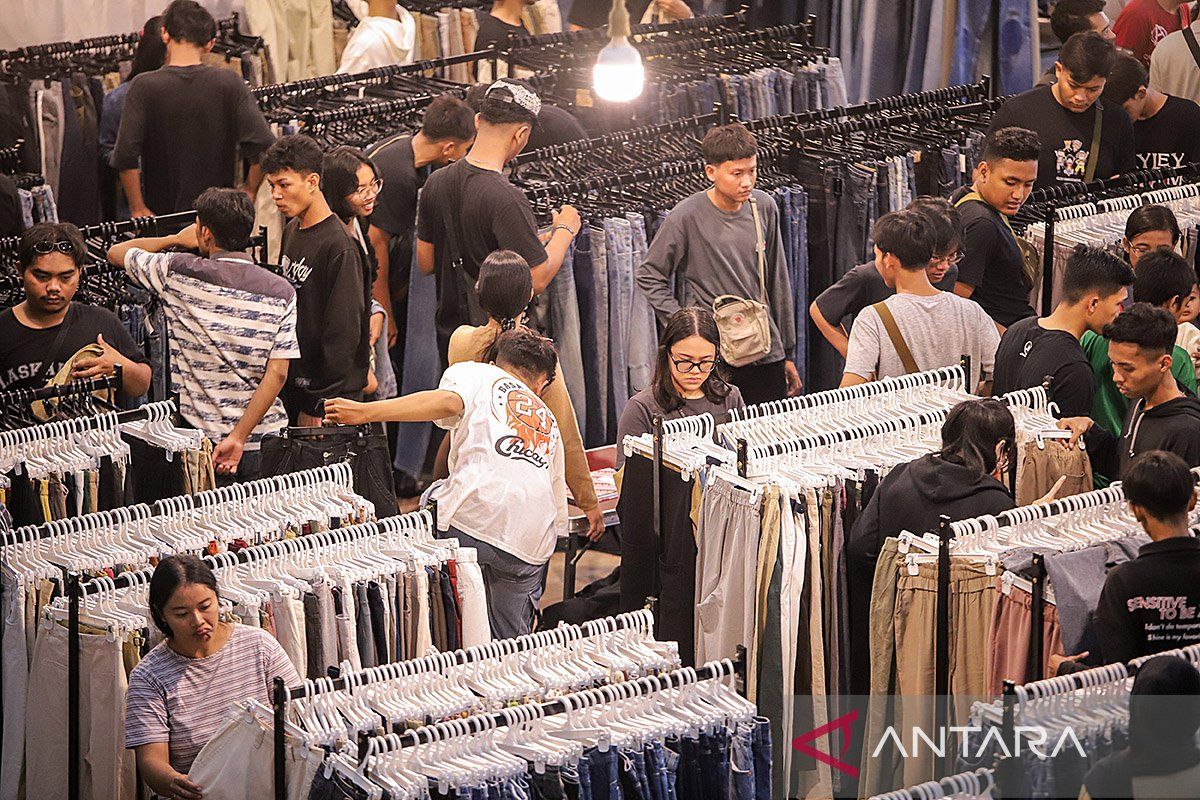 Thrifting makin Digandrungi, Industri Tekstil dalam Negeri Ketar-Ketir