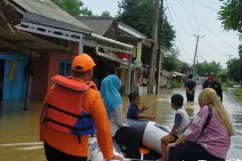 BPBD Karawang Laporkan Ratusan Rumah di 3 Kecamatan Terendam Banjir, Tinggi Air hingga 2 Meter