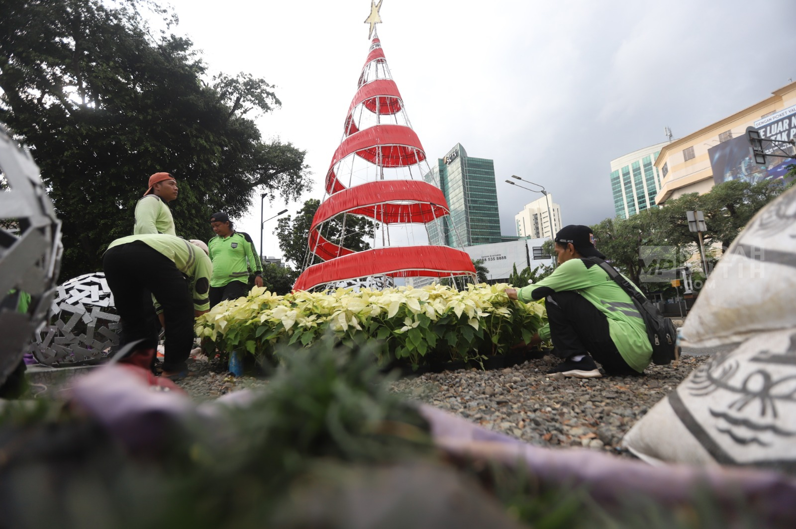 Kota Jakarta Bersolek Jelang Perayaan Natal dan Tahun Baru 2025