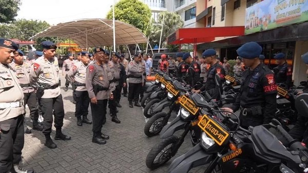 Operasi Brantas Jaya 2025: Polisi Turunkan 14 Atribut Ormas di Jakarta Timur