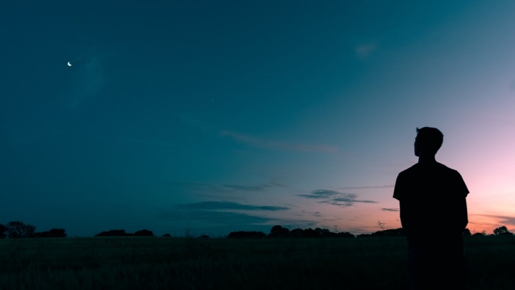 Ngomong sendiri ternyata ada manfaatnya. (Foto Unsplash/Benjamin Davies)