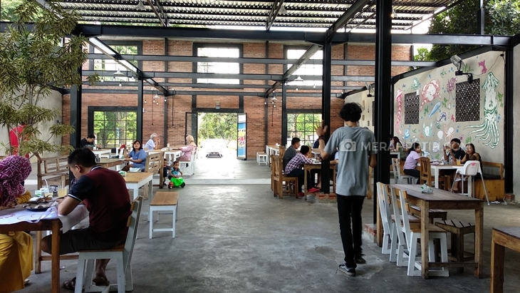 The Crabbys : Makan Seafood Tanpa Piring ala Cafe
