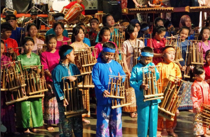 Angklung menjadi kebanggaan Jawa Barat. (Foto: Instagram/@dikaardy)