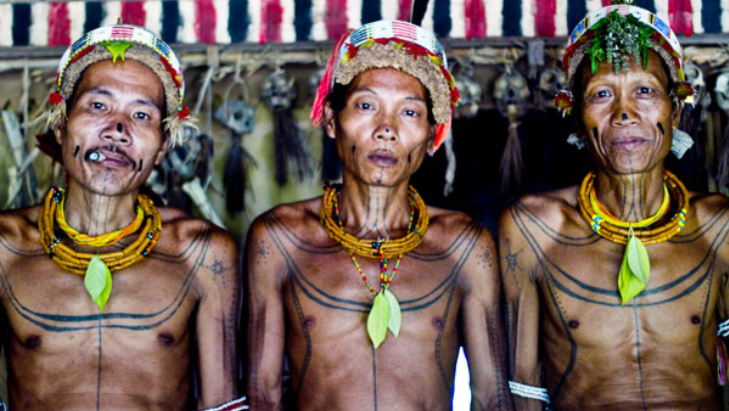 Orang Mentawai. (Foto/asworldsdivide.com)