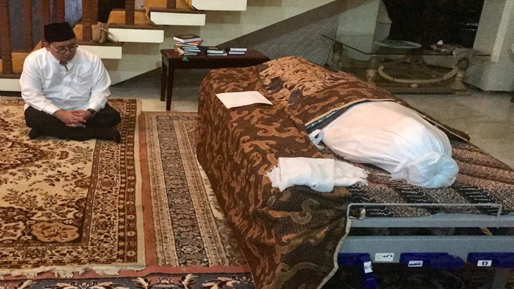 Fadli Zon saat melayat Dawam Rahardjo