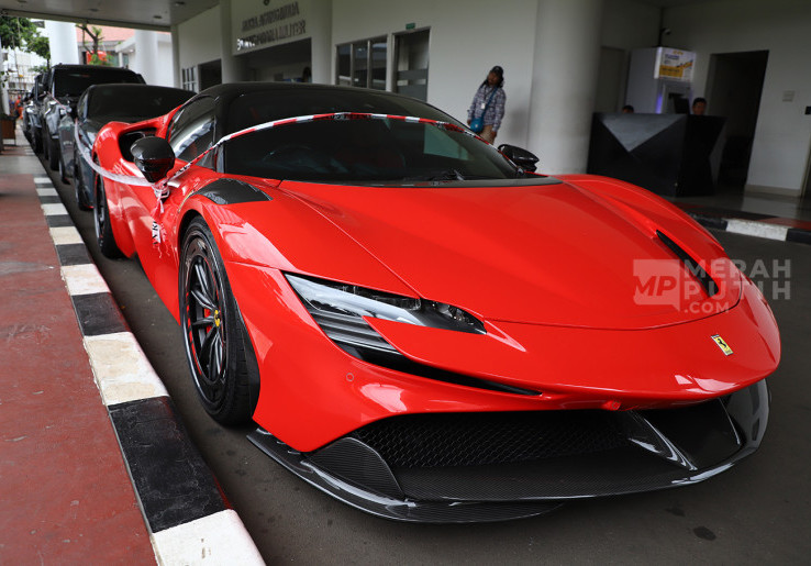 Mobil Ferrari dan Motor Harley Davidson Barang Bukti Kasus Suap Korupsi CPO PN Jakpus di Kejaksaan Agung