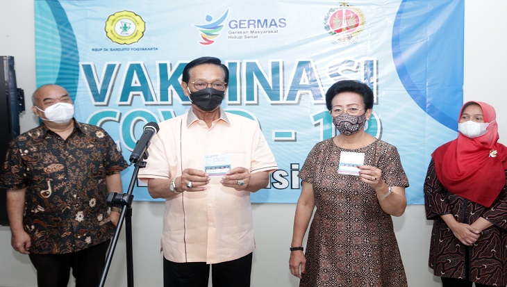 Raja dan Ratu Yogyakarta Terima Vaksin COVID-19