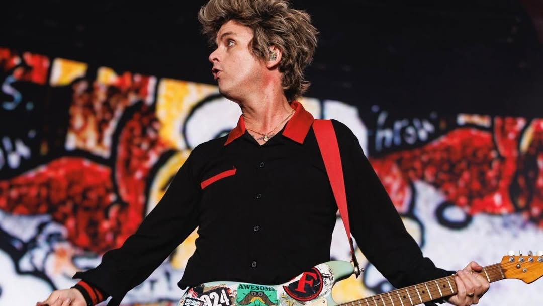 Vokalis Green Day Sentil Elon Musk dengan Lirik 'American Idiot' yang Diubah