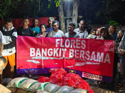 Hari Kelima, JHL Foundation Menembus Pelosok Flores hingga Tengah Malam