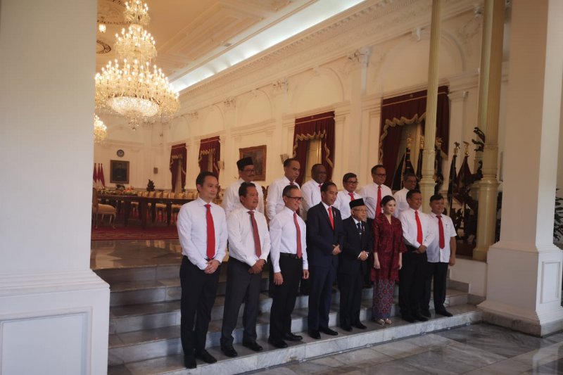 Jokowi 'Bagi-Bagi Kursi', Pengamat: Elite Happy, Rakyat Gigit Jari!