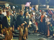 Kaesang dan Anak Puan Ikut Kirab Malam 1 Suro, Warga Berebut Udik-udik dari Mangkunegoro X