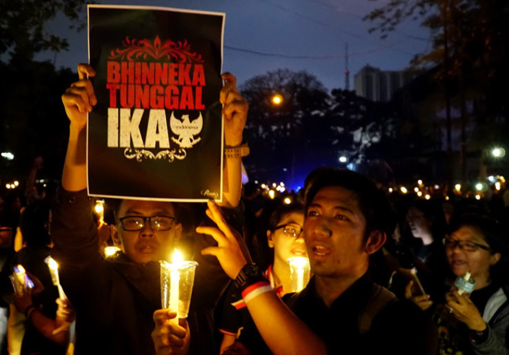 Lewat Batas Waktu, Polisi Bubarkan Aksi Lilin di Bandung