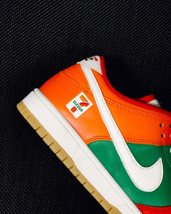 Nike SB Dunk x 7-Eleven. (Foto: Instagram @user.thehypecollector)